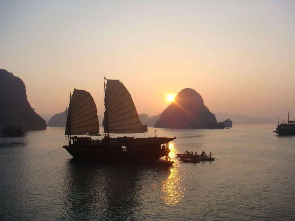 Halong Paloma Cruise