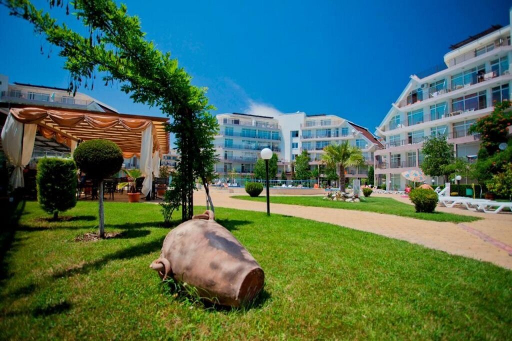 Village sunny. Поселок "солнечный" (sunny village), сша. Отель витязево village. Апартаменты на бали. Санни вилладж витязево.