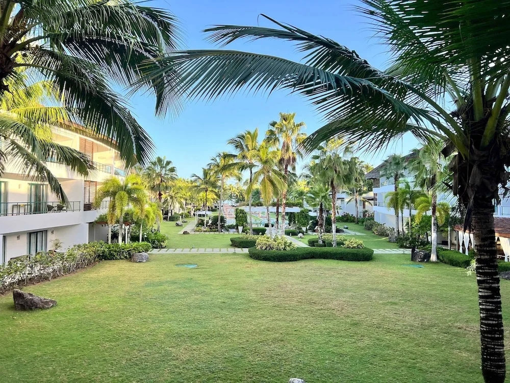 2br Apt 5 Guests Balcony With Pool View