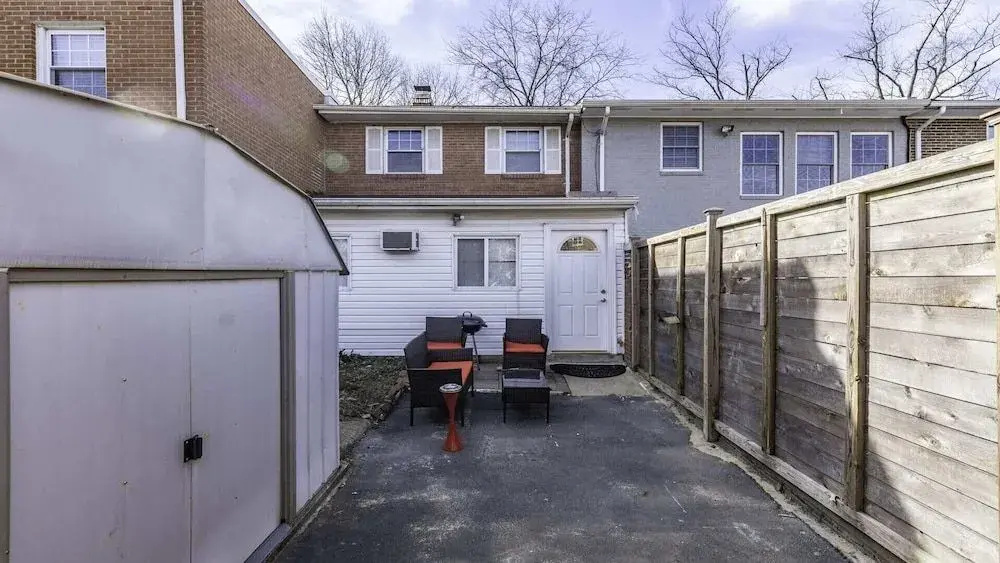 Charming 3BR House Cozysuites Pool Table