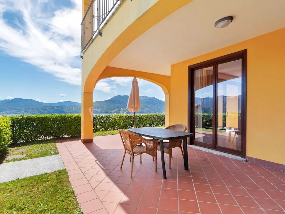 Spacious Apartment in Rancone With Lake View
