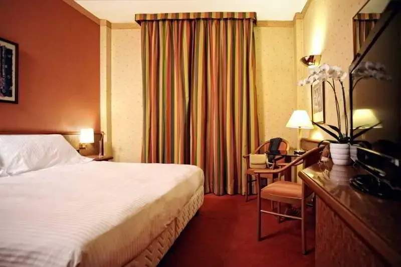 Meditur Hotel Pomezia - Chambres