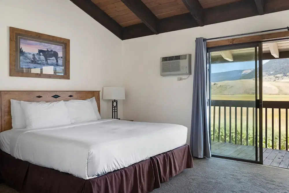 Superior Double Suite with balcony (full double bed)