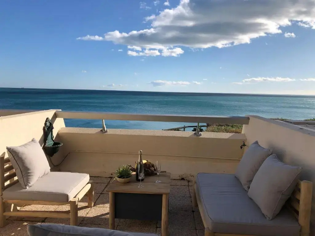 Afficher la photo 7 — Nouvelle annonce : Appartement rénové de 66m2 pleine vue mer!