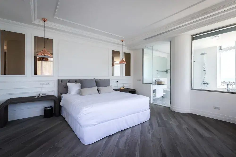 Grand room