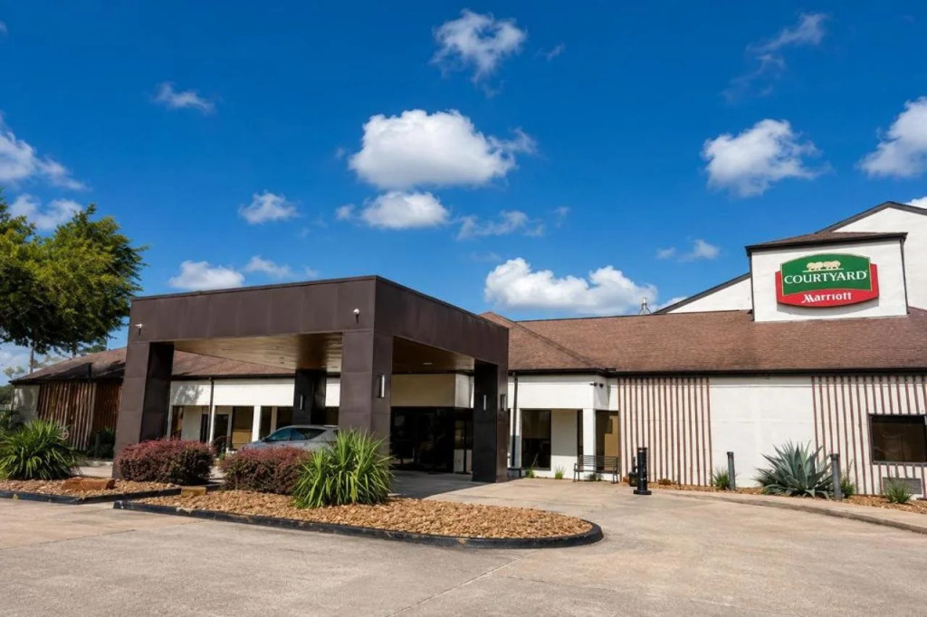 Courtyard by Marriott Houston Hobby Airport