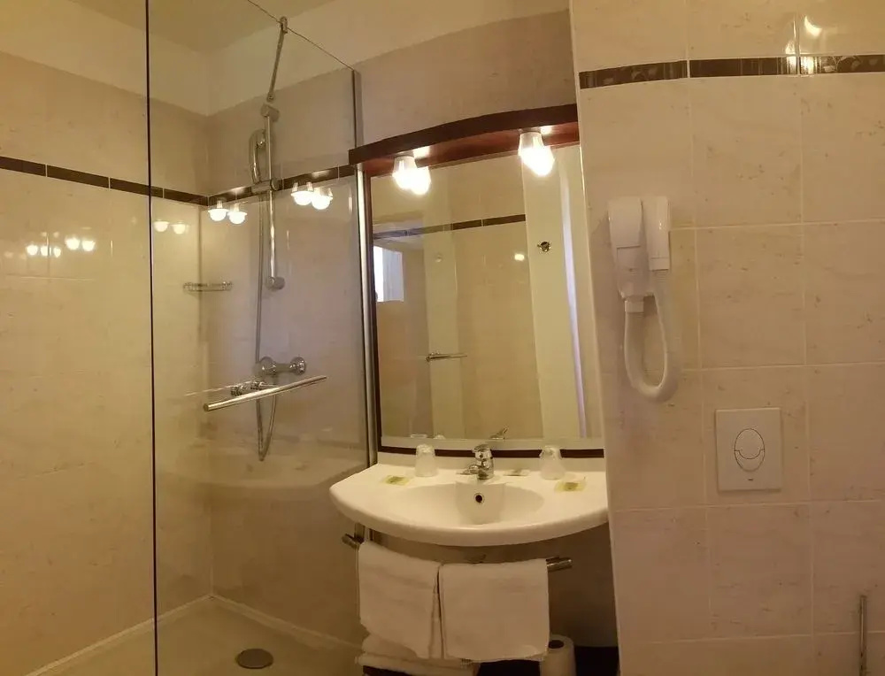 Brit Hotel Chateaudun - Général