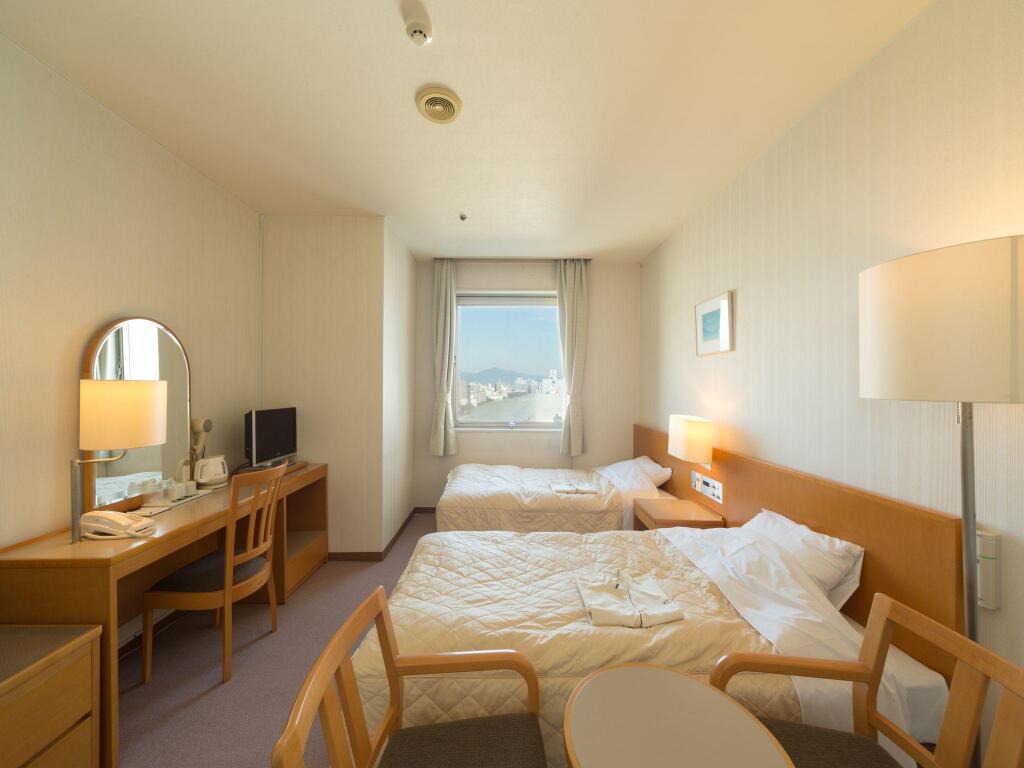 Hiroshima International Youth House (JMS Aster Plaza) by null