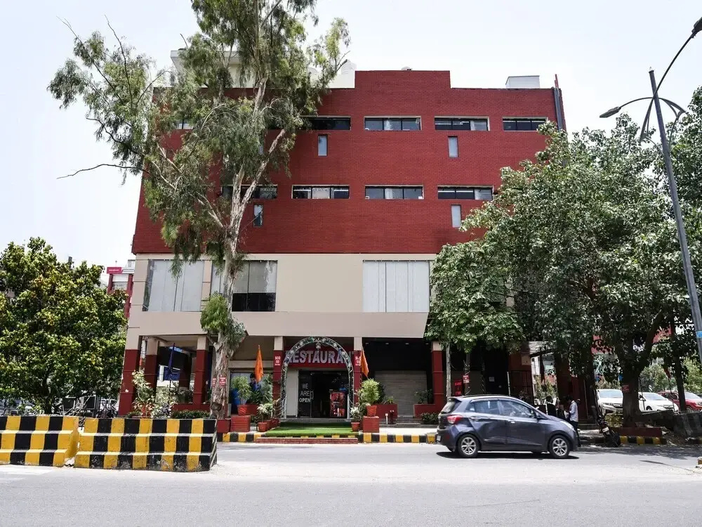 Hotel Red Inn by OYO Rooms