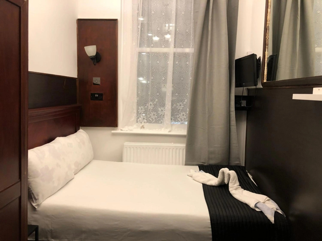 Отель Plaza London Hotel в Лондоне