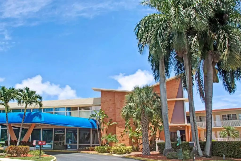 Hallandale Getaway With Pool Near to the Beach