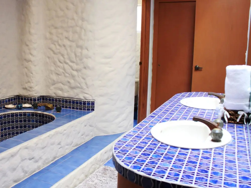 2 Bedrooms Premier Cottage beachfront