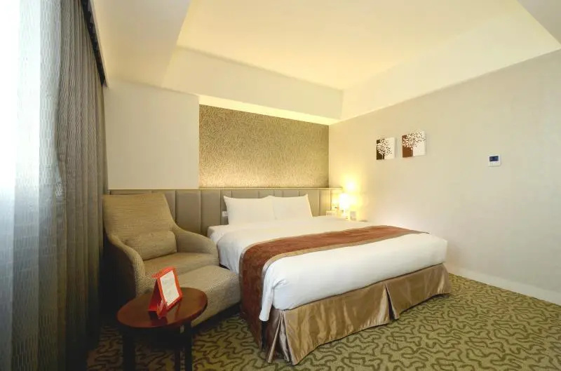 Business Double room (full double bed)