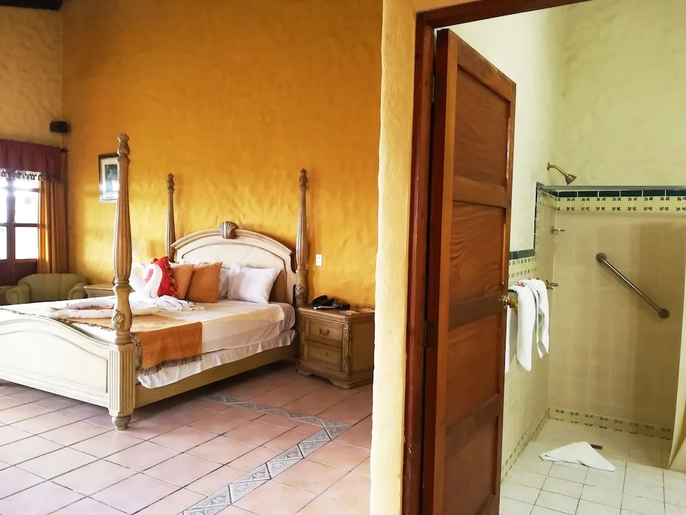 Deluxe Double Villa with balcony (full double bed)