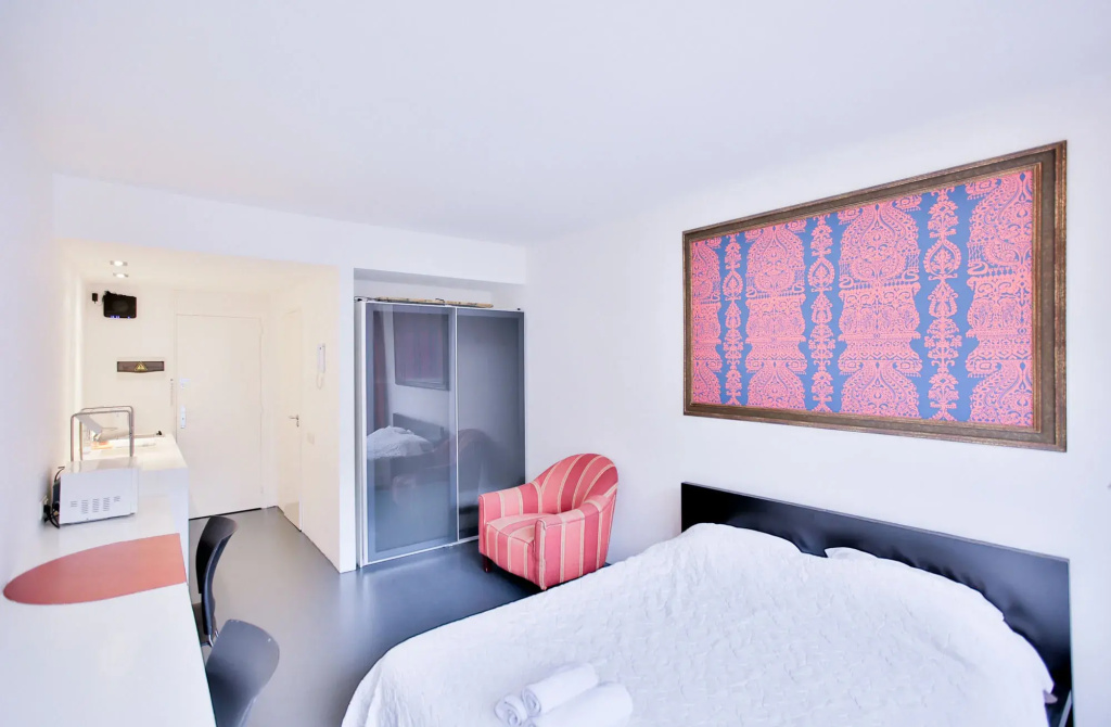 Chic suisse flat - Metro Louise