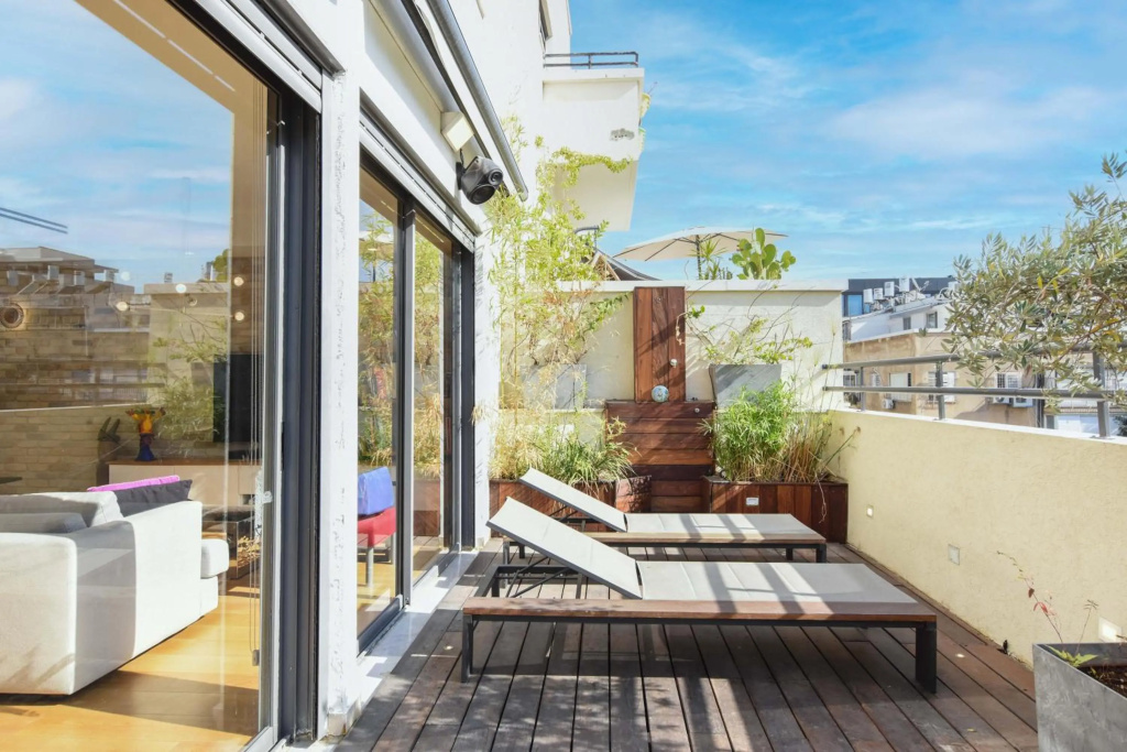 Pleasant 3BR Penthouse in Shenkin by HolyGuest