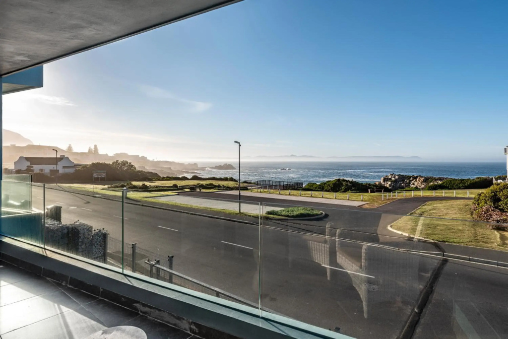 17 Marine - 3Bedroom Sea-Facing Apt101