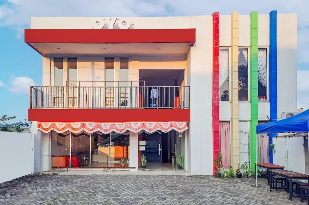 Hotel O Enggal Near Gor Saburai Formerly Hotel Pelangi