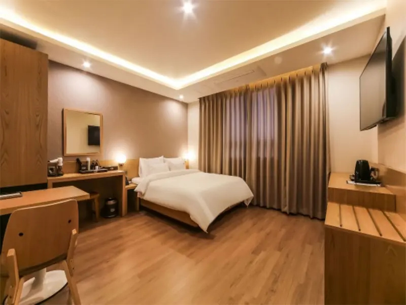 Deluxe Double room (full double bed)