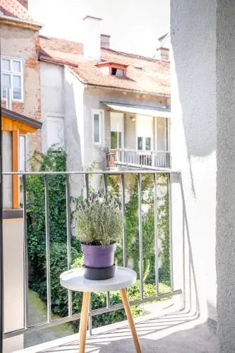 Go2Zagreb Chick Apartment
