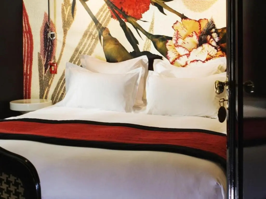 Hôtel du Petit Moulin, Haute Couture hotel by Lacroix 40