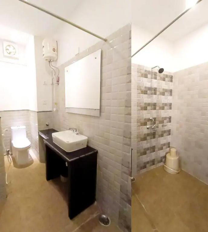 Standard Double room with balcony (full double bed)