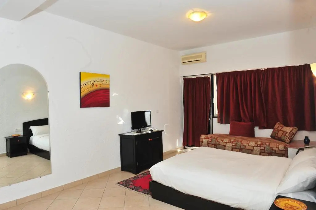 Standard Triple room