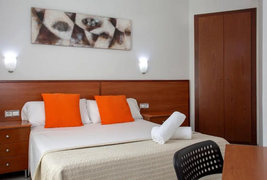 Double room (full double bed)
