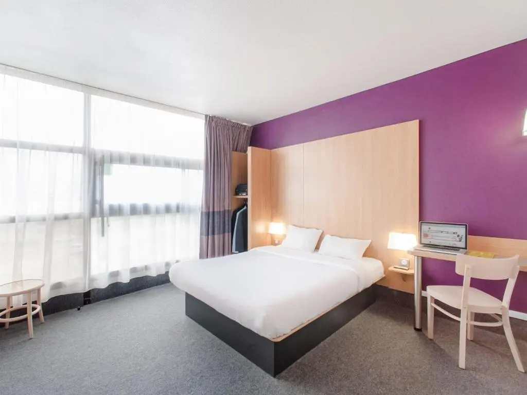 Double room (full double bed)