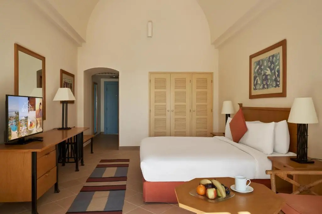 Double room with garden and mountain view (full double bed)