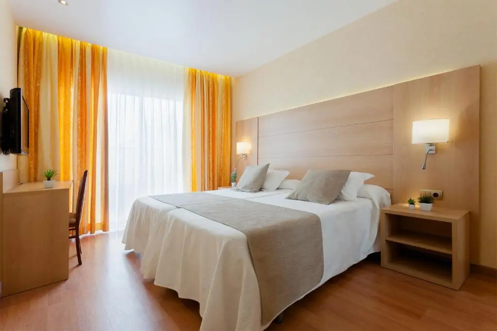 Double room with sea view (full double bed)
