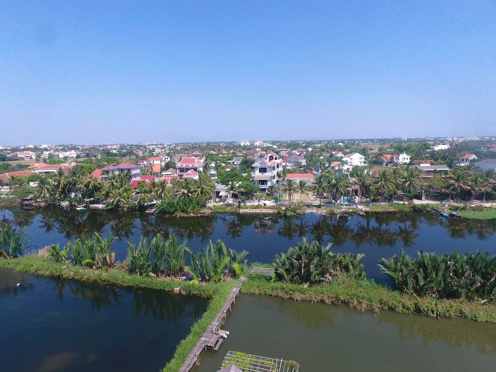 Nipa Riverside Villa