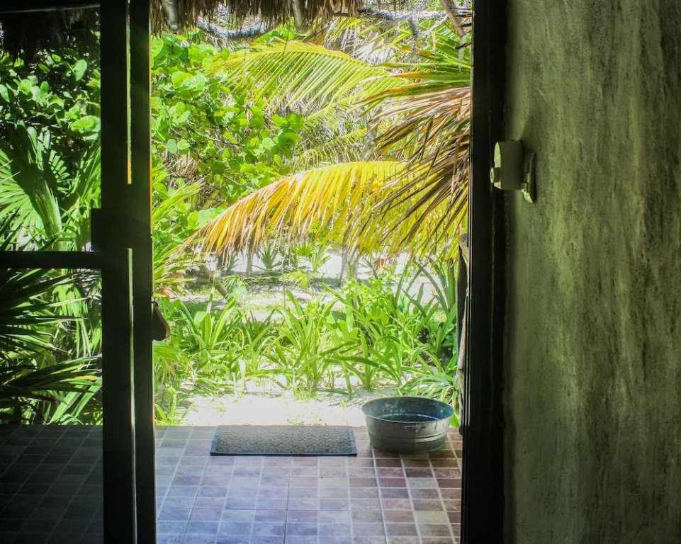 Standard room with balcony and with partial ocean view