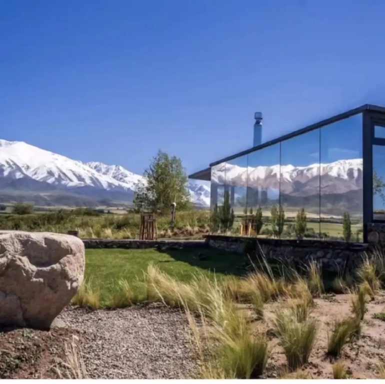 Apartment with mountain view