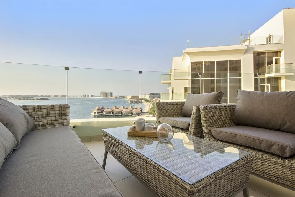 Bespoke Residence - Royal Bay Residence