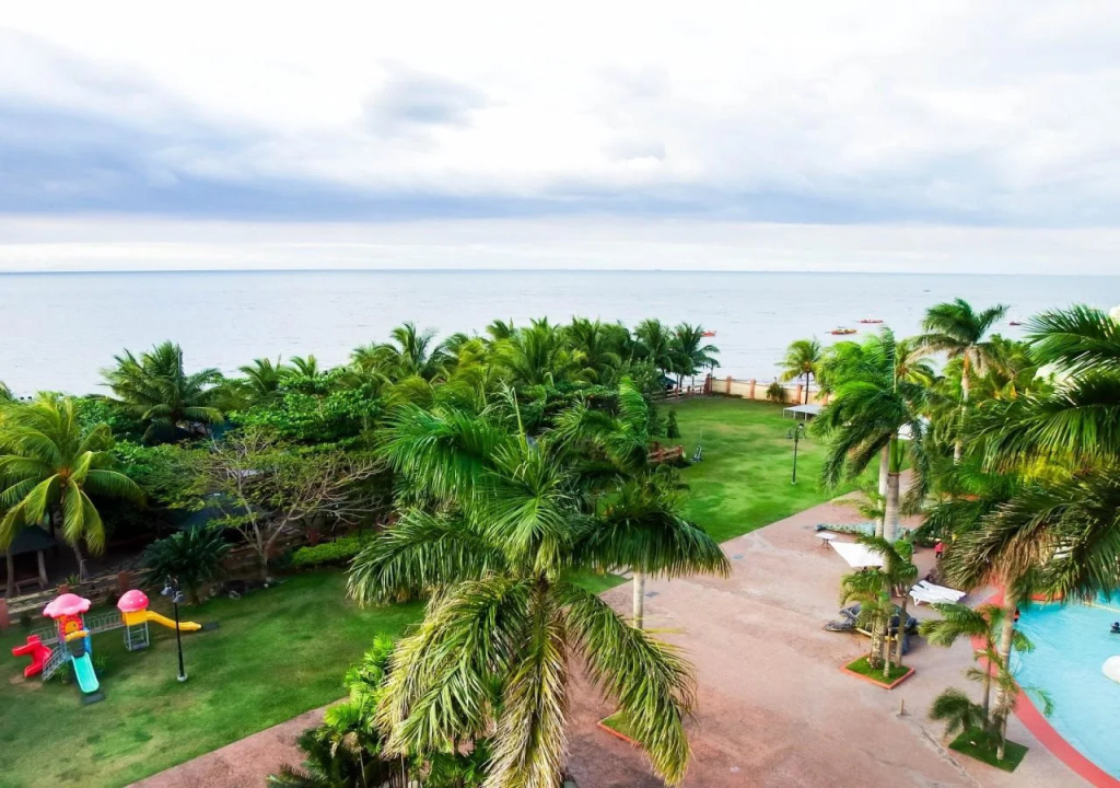 Beach & Waterfront