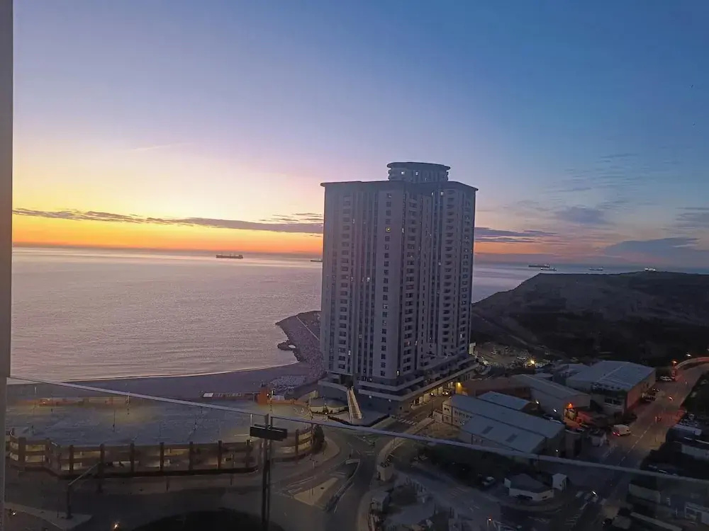 E1 Studios, Sea & Beach Views, High Floor - фото 8