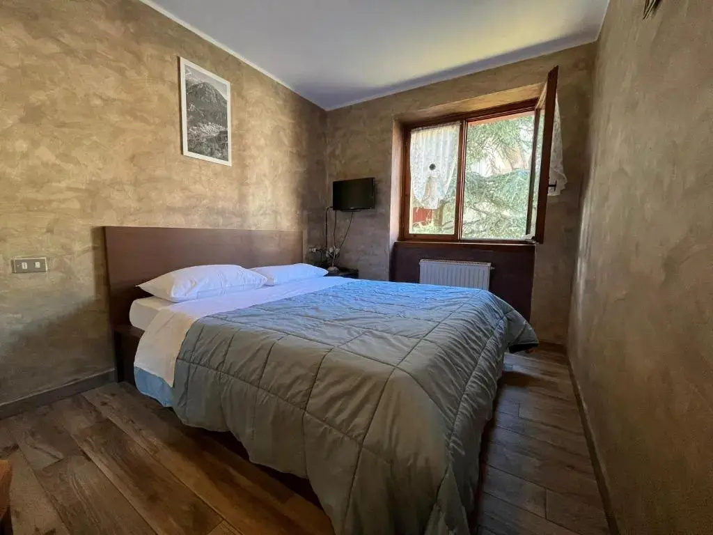 Standard Double room (full double bed)