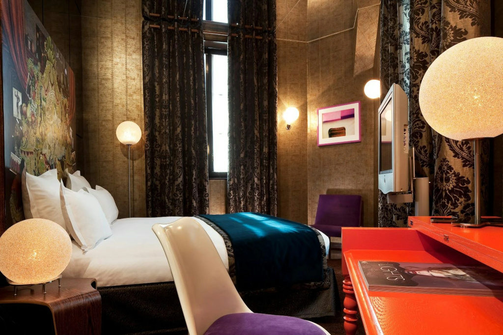 Hôtel du Petit Moulin, Haute Couture hotel by Lacroix 24