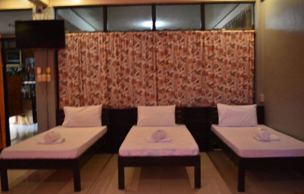 Lola Charing Pension