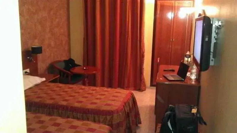 Standard Triple room