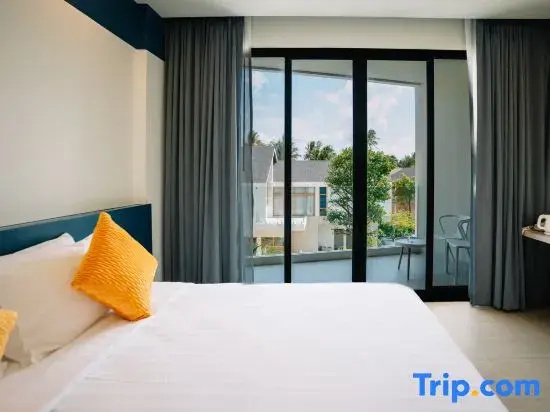 Deluxe Double room with pool view (full double bed)