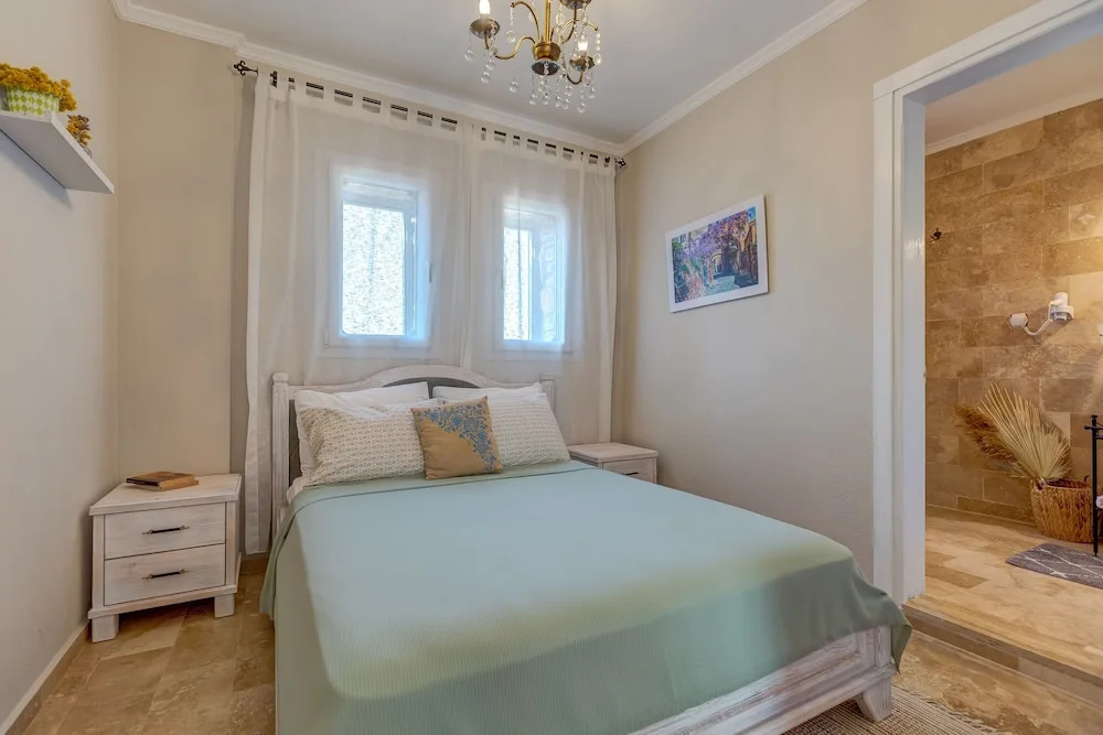 Standard room with mountain view