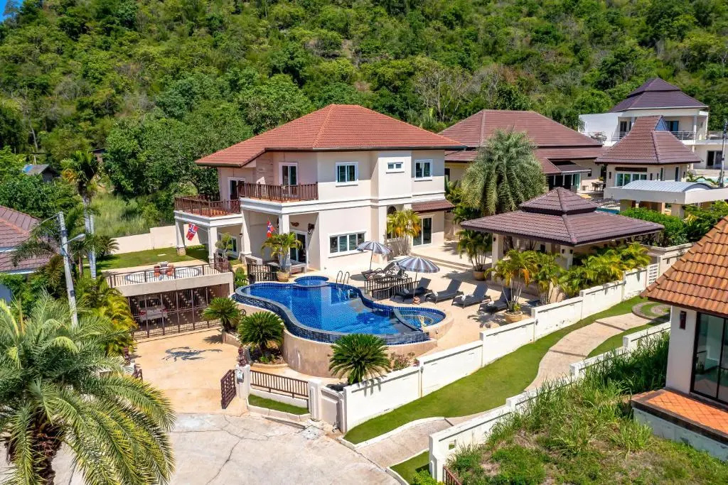 5 Bedroom Pool Villa Close to Hua Hin Centre HZ5