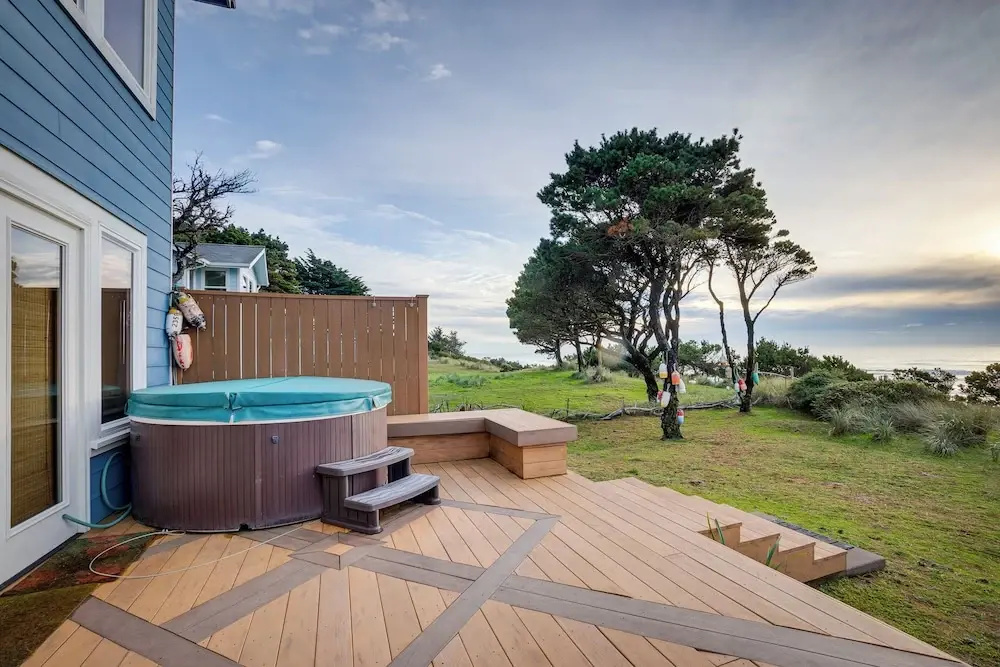 Oceanfront Home in Port Orford: The Lighthouse
