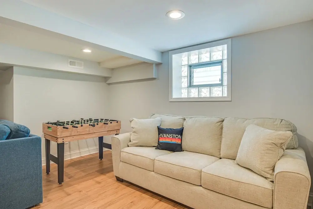 2 Mi to Northwestern: Updated Home w/ Game Room! - фото 12