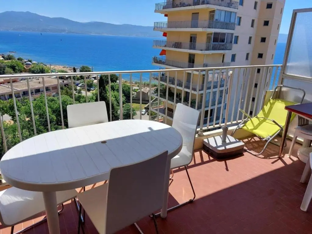 Balcony & Terrace