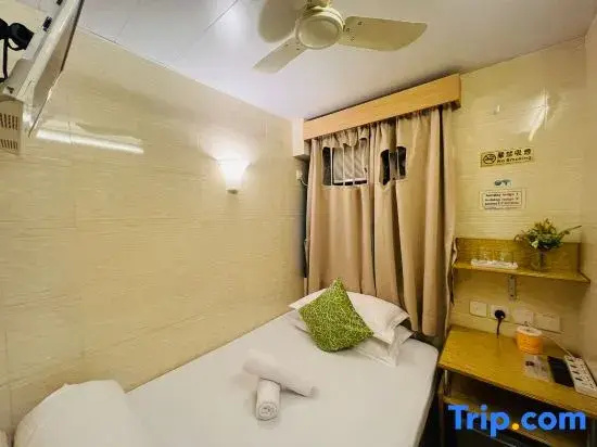 Deluxe Double room (full double bed)