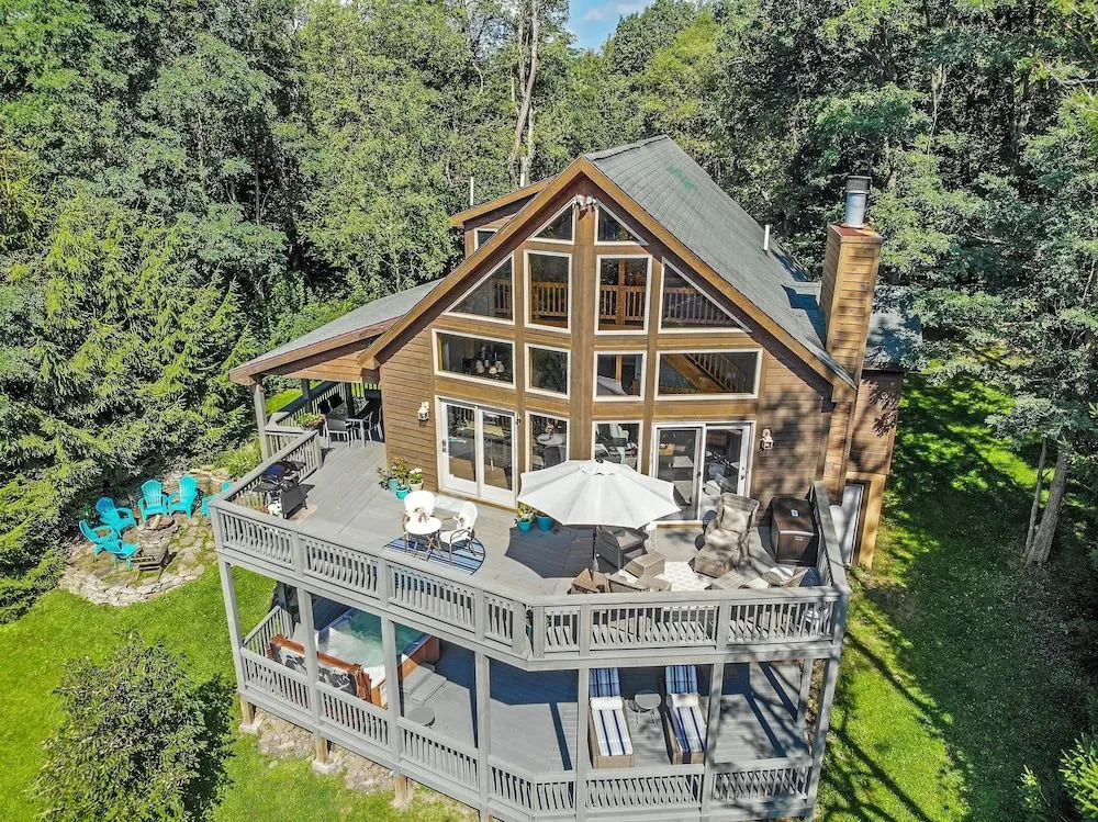 The Quarterdeck by Taylor Made Deep Creek