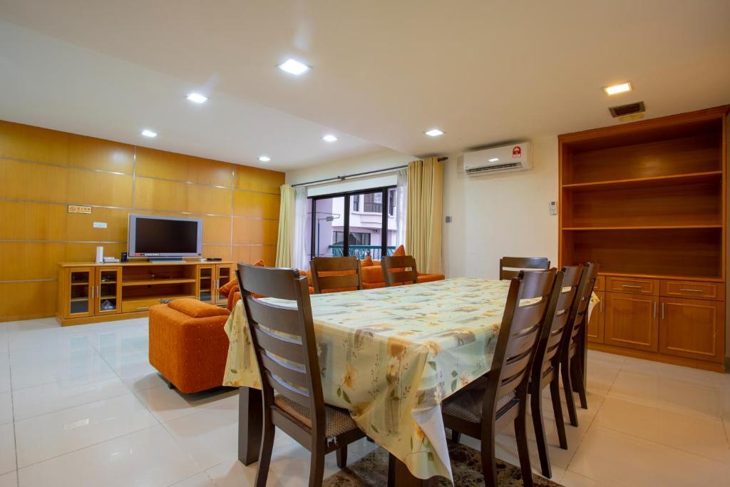 Marina Vacation Condos @ Marina Court Resort Condominium